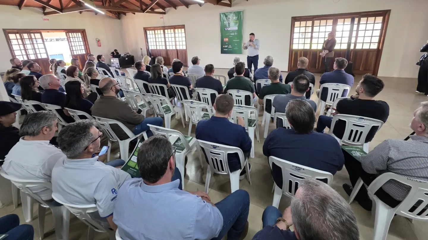 Produtores e representantes reunidos no lançamento da Expomerco 2026 em Chapecó