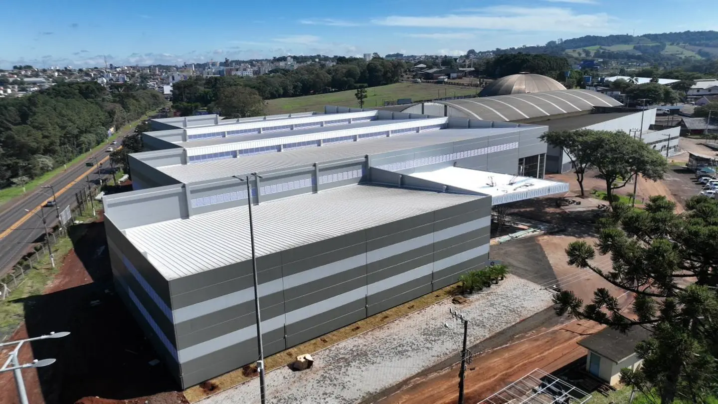 Vista aérea dos pavilhões do Parque da EFAPI em Chapecó